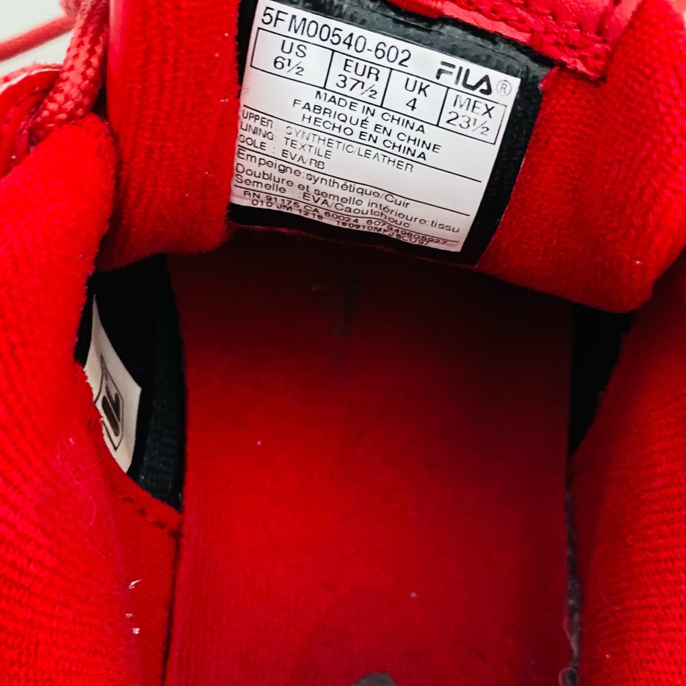 Red Fila - Picture 5 of 9